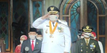 Bupati Safrial Ikuti Upacara Pengibaran Bendera Merah Putih HUT RI ke-75