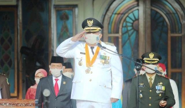 Bupati Safrial Ikuti Upacara Pengibaran Bendera Merah Putih HUT RI ke-75
