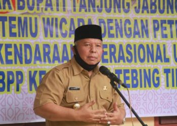Bupati Safrial Serahkan Bantuan Kendaraan Operasional Inseminasi Buatan