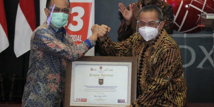 Bantu Pengembangan Pasar Modal, Dukcapil Kemdagri Mendapatkan Penghargaan