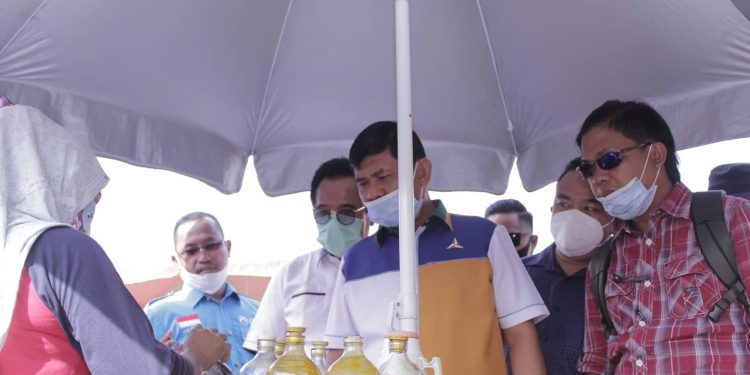 Kunjungi Pasar Tradisional PU Muara Tembesi Cawagub Syafril Apresiasi Pedagang Jamu