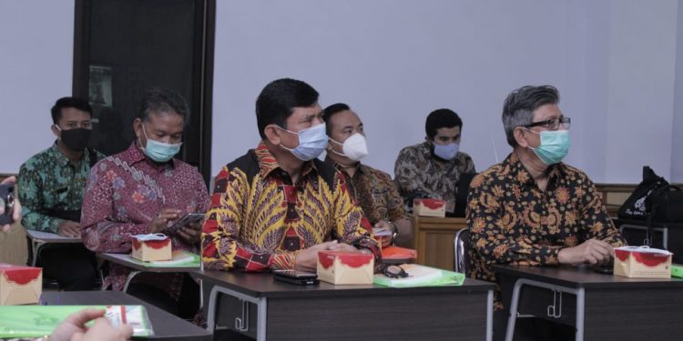 Syafril Nursal Hadiri Sidang Promosi Doktor Bidang Ekonomi,Sekjen Ikatan Alumni SMP N 7 Jambi