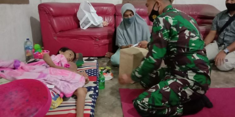 Dandim 0420/Sarko Jenguk Kholis Bocah Penyandang Kanker Tulang Ganas