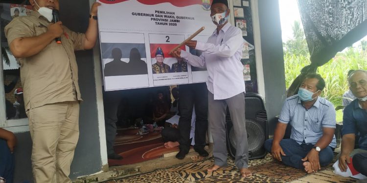 Simulasi Pencoblosan Masyarakat Desa Aro Berduyun-duyun Coblos No Urut 2 Fachrori Umar – Syafril Nursal