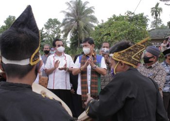 Blusukan di Pasar Baru Bangko, Syafril Nursal di Sambut Kesenian Talempong