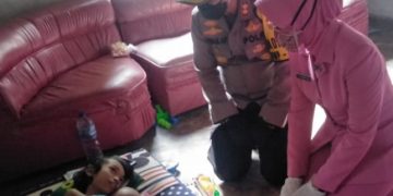 Kapolres Merangin Bersama Istri Jenguk Kholis Bocah Penyandang Kanker Tulang Ganas