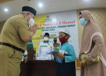 Gelar Khitanan Masal Dengan Protokol Kesehatan, Bupati Safrial Apresiasi BAZNAS