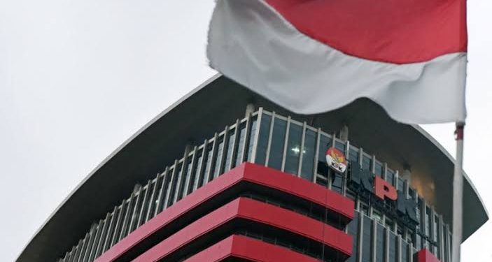 KPK Serahkan Tiga Tersangka Dan Barang Bukti Kasus Suap Pengesahan RAPBD Jambi Tahun 2017 Dan 2018 Ke JPU