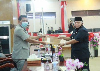 Bupati Safrial Sampaikan Nota Pengantar Ranperda Penegakan Protokol Kesehatan