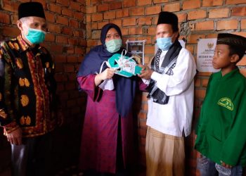 Masnah Busro Resmikan Program Bedah Rumah dari BAZNAS di Desa Gedung Karya