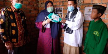 Masnah Busro Resmikan Program Bedah Rumah dari BAZNAS di Desa Gedung Karya