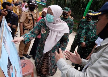 Bupati Muaro Jambi Resmikan Pembangunan Akses Jalan Desa Mulya Unit XII Bahar Utara