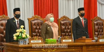 Bupati dan Wabup Muaro Jambi Hadiri Paripurna Pidato Kenegaraan HUT Ke-75 RI