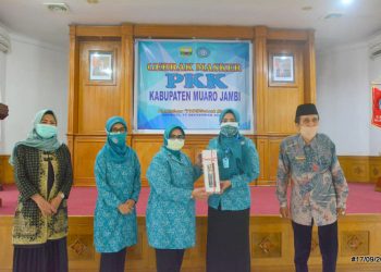 Ketua TP PKK Muaro Jambi Terima Bantuan Masker Dari Ketua TP PKK Provinsi Jambi