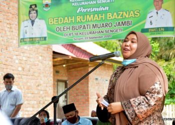 Masnah Busro Hadiri Peresmian Bedah Rumah Baznas Muaro Jambi