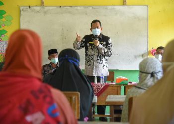 Wabup BBS Serahkan BLT Dana Desa di Jaluko