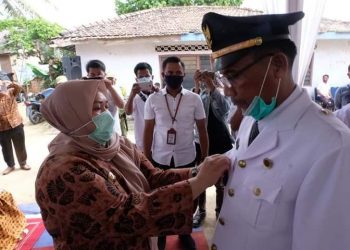 Masnah Busro Lantik Plt. Kades Bukit Baling