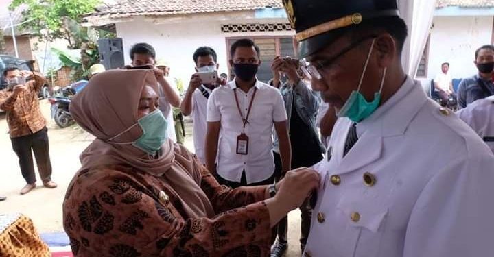 Masnah Busro Lantik Plt. Kades Bukit Baling