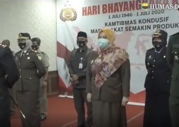 Bupati Masnah Mengikuti Upacara Memperingati Hari Bhayangkara ke-74
