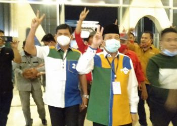 Tiba di Lokasi Debat, Syafril Kompak Gunakan Ini Bersama Fachrori.
