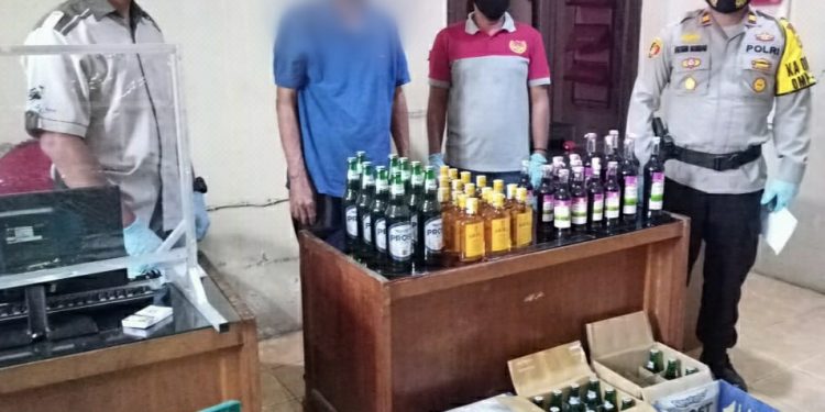 Satreskrim Polsek Pamenang Sita Minum Keras Dari Mini Market