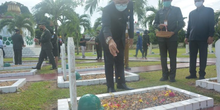 Ziarah Hari Pahlawan, Sekda Sudirman Tekankan Berjuang Membangun Bangsa
