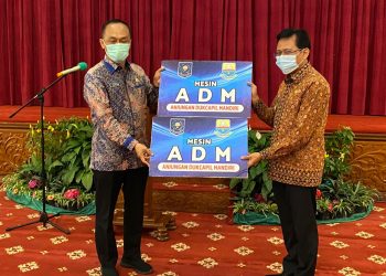Pjs Gubernur Jambi Apresiasi Inovasi Layanan Dukcapil Melalui Mesin ADM 