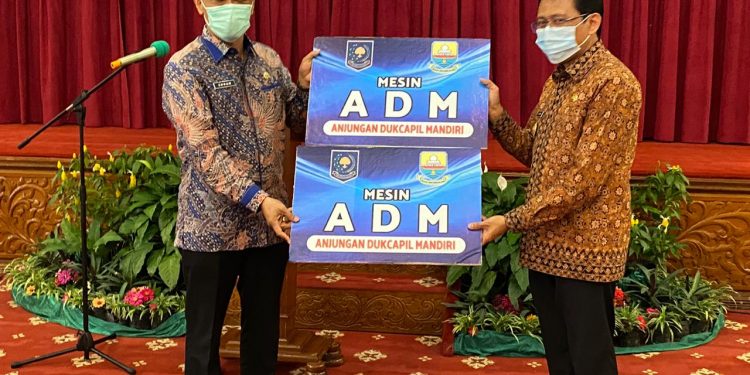 Pjs Gubernur Jambi Apresiasi Inovasi Layanan Dukcapil Melalui Mesin ADM