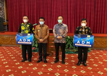 Mewakili Mendagri, Dirjen Dukcapil Serahkan Dua Mesin ADM Dukcapil Kepada Pemerintah Provinsi Jambi