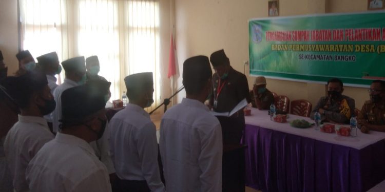Camat Bangko Lantik 17 Anggota BPD 2020-2026