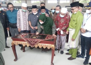 Bupati Masnah Resmikan Pasar Rakyat di Sengeti