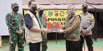 Rektor IPDN Serahkan Bantuan Ke Lokasi Bencana Longsor Sumedang