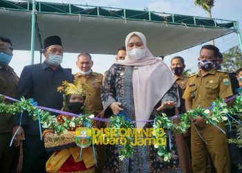 Bupati Masnah Hadiri Launching Pameran Bonsai di lopak Alai