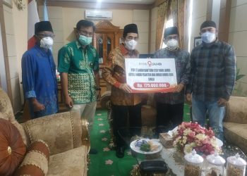 Wako AJB Serahkan Bantuan Pembangunan Pesantren Ummul Quro.