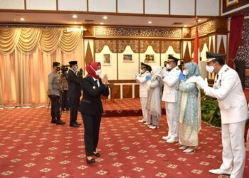 Anwar Sadat dan Hairan Resmi Dilantik Jadi Bupati dan Wabup Tanjab Barat