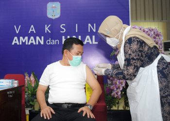 Bupati H Al Haris Ikut Divaksin Covid-19
