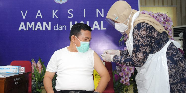 Bupati H Al Haris Ikut Divaksin Covid-19