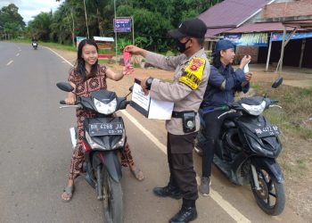 Polsek Muara Sabak Lakukan Operasi disiplin Prokes di jalur Lintas