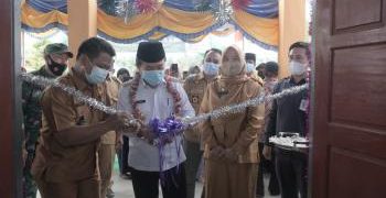 Bupati Merangin Meresmikan Gedung Olah Raga Desa Sinar Gading