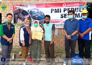Ketua PMI Kabupaten Tanjab Timur Salurkan Bantuan Untuk Bocah Penderita Tumor