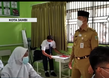 Walikota Jambi Tinjau PTM SD dan SMP