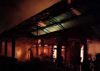 Hujan Deras,  Satu Rumah Milik Warga RT 14 Lorong Kampar Hangus Dilalap Jago Merah