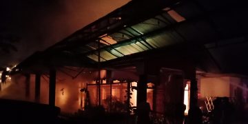 Hujan Deras,  Satu Rumah Milik Warga RT 14 Lorong Kampar Hangus Dilalap Jago Merah