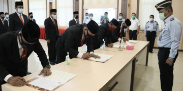 Kakanwil Lantik 12 Orang PPNS Asal Kantor Imigrasi