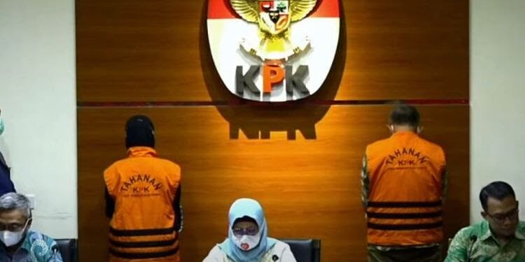 KPK Lakukan Penahanan 2 Tersangka Kasus Dugaan Suap  Dana Bantuan Provinsi Untuk Indramayu Tahun 2017-2019