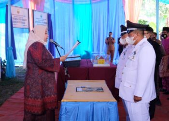 Bupati Masnah Lantik Pejabat Kades Persiapan Kasang Tanjung Nangko dan Kasang Kebon Dalam
