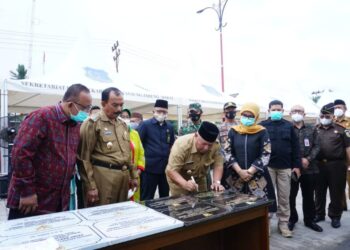 Bupati Safrial Resmikan Proyek Fisik di Laman Orang Kayo Rajo Laksamana