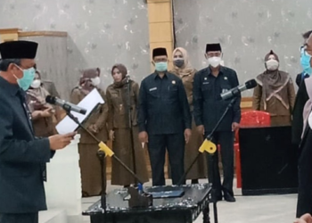 Sekda Tanjab Barat Lantik 94 Tenaga Fungsional Kesehatan dan Inspektorat