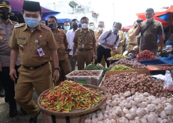 Pastikan Stok Sembako Cukup, Bupati H Al Haris Sidak Ke Bulog Dan Pasar 