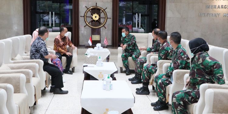 Dukcapil Kemendagri Serahkan 53 Akta Kematian Awak KRI Nanggala 402